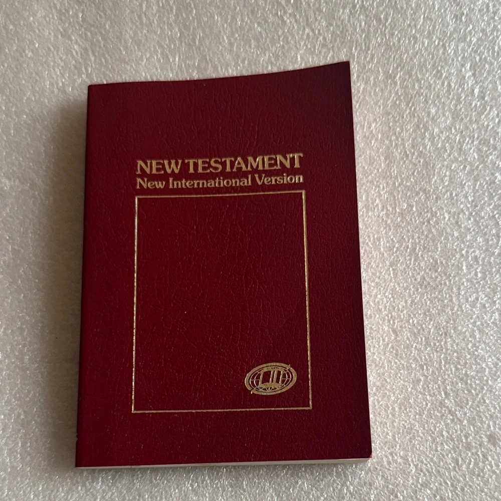 Classic Pocket Red New Testament NIV Book.